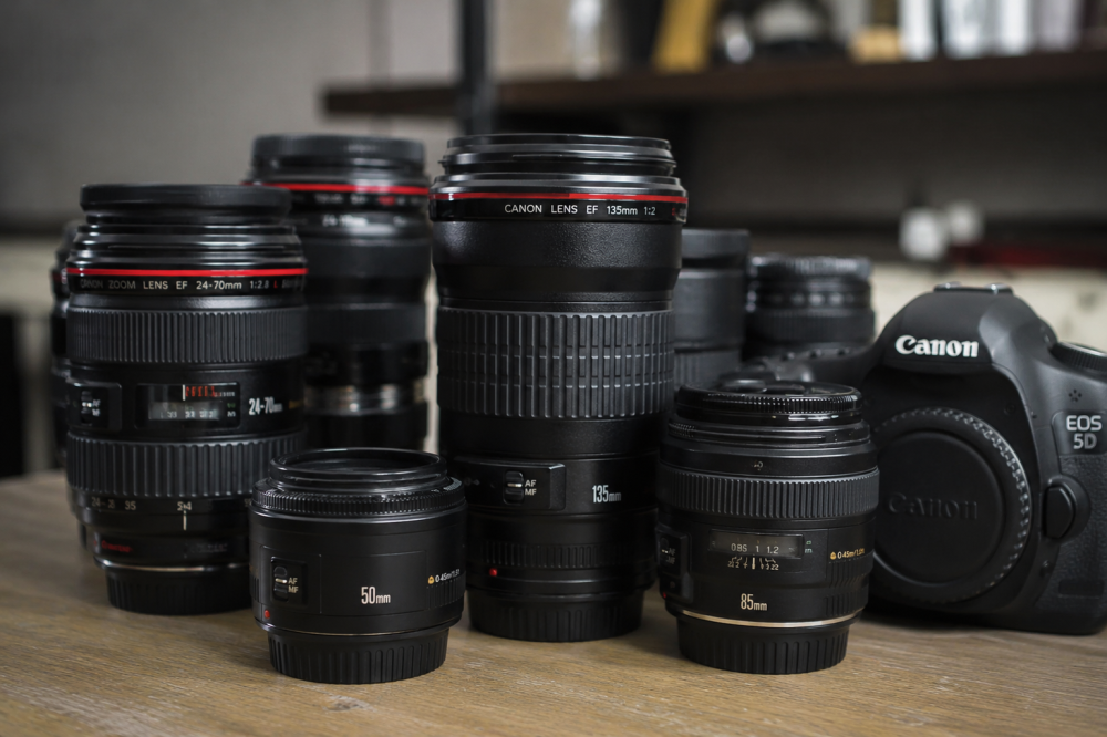 Canon EF đã ngừng sản xuất, tại sao vẫn có rất nhiều người săn mua?