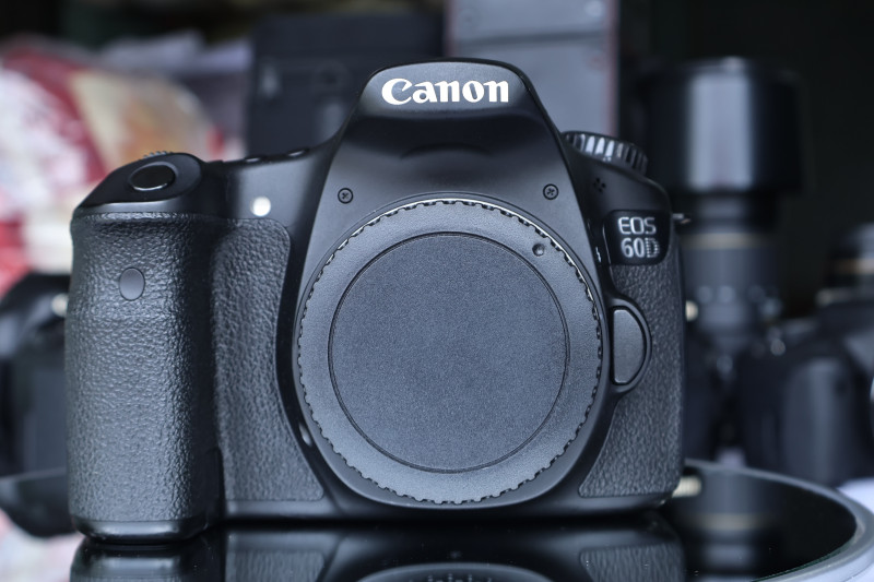 Máy ảnh Canon  EOS 60D - màn xoay lật